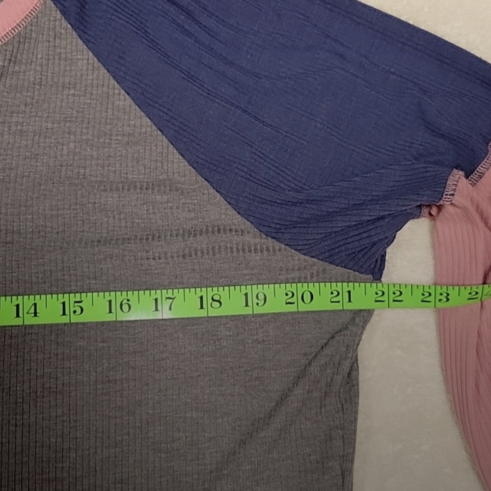 Torrid ColorBlock Long Raglan Sleeves Ribbed Top Size 2 (18-20) - Picture 4 of 8